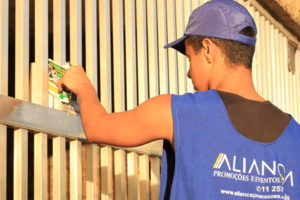 distribuição de panfletos porta a porta